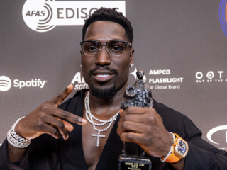 Frenna zet producers in de spotlight bij de Edisons na winst met 'ZAAZAA'