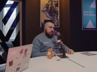 Deniz ging van 'lachgas koning' naar voorlichter: "Mijn beste vriend overleed door lachgas"