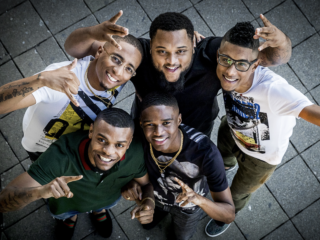 'Hard Work Pays Off 2' van Broederliefde bestaat tien jaar en deze momenten zijn iconisch