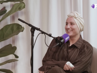 Theatermaker Nora Akachar over strenge opvoeding: “Mijn vader verwarde onze angst met respect"