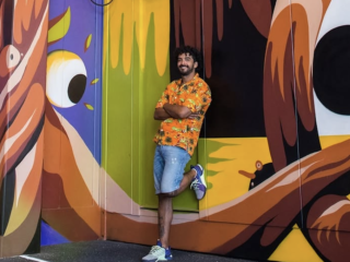 Munir schildert kunstwerk van 700 vierkante meter op het Museumplein: "Musea zijn erg exclusief"