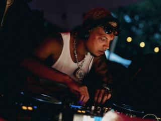Ronnie Flex neemt vanavond FunX over als DJ ROFFA: "Album is gecreëerd na Punta Cana"