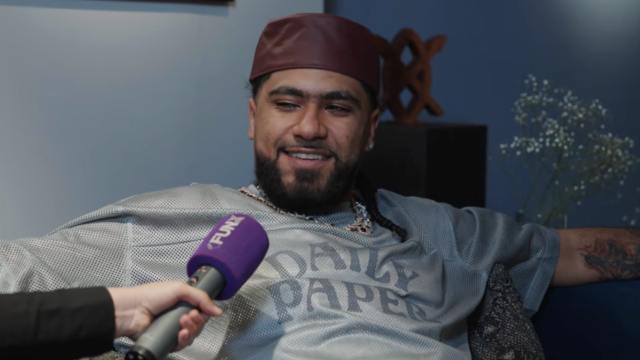 ElGrandeToto schakelt tussen talen in zijn muziek: “Sommige dingen zijn beter in het Arabisch”