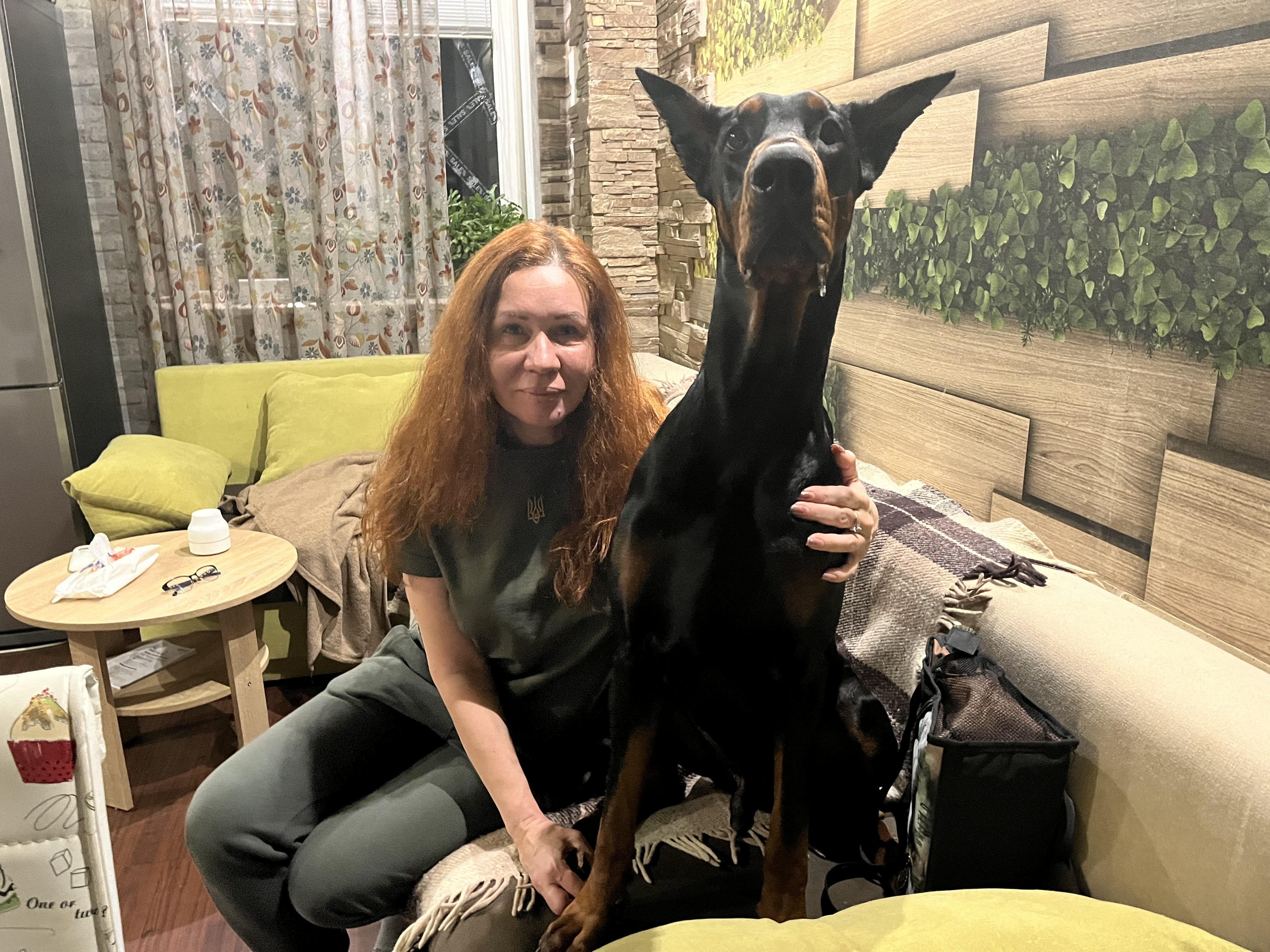 Anna Gin en haar hond Hektor