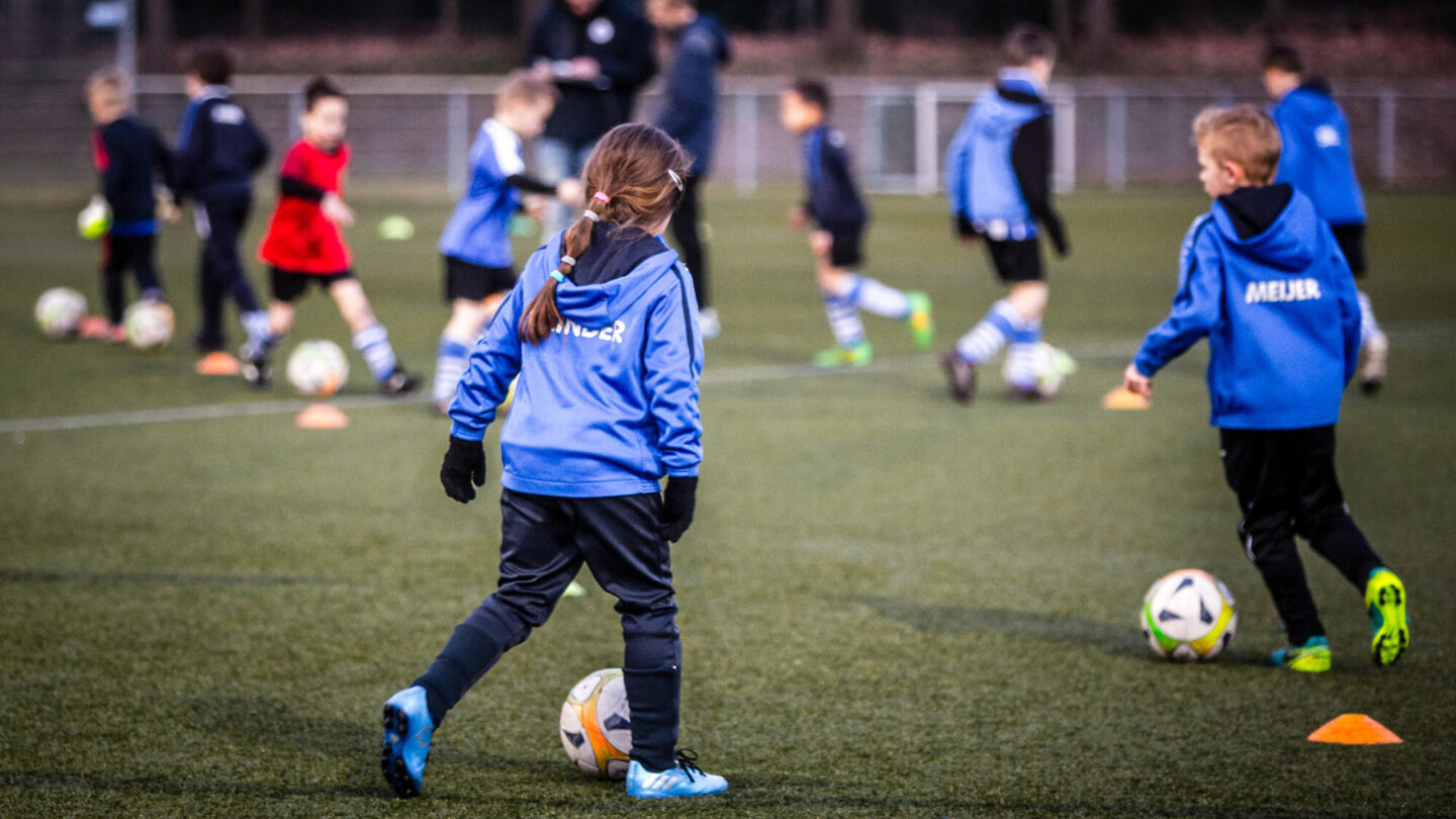 Trackingapps in de sport: nuttig of extra druk voor kinderen? 'Het kind dreigt achter de cijfers te verdwijnen'