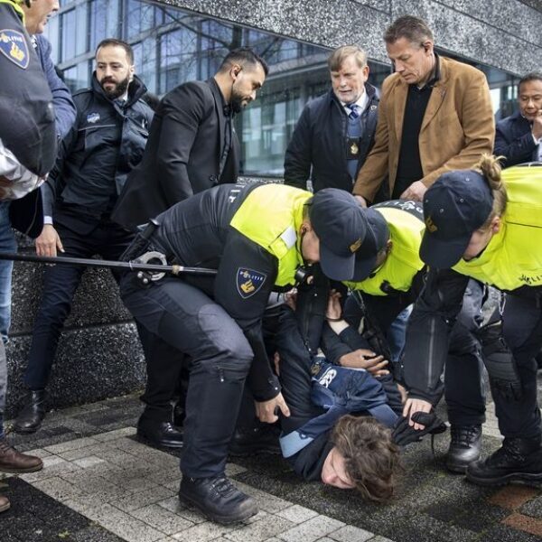 Geweld tegen politiemensen neemt niet af: 'Dit was echt heel intimiderend'