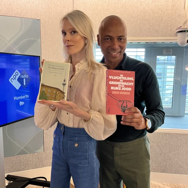 'De vluchteling, de grenswacht en de rijke Jood' en 'De Muur voorbij' zijn de Non-Fictie Boeken van Juli en Augustus