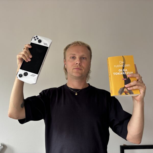 De koffer van Abel van Gijlswijk (frontman Hangyouth)