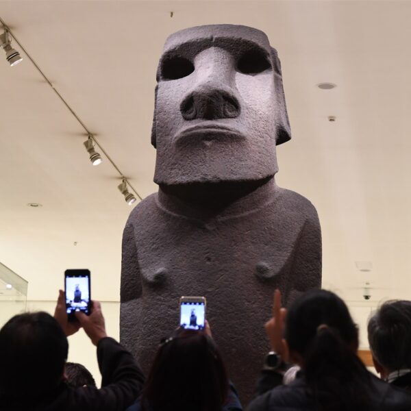 Influencer start Chileense beeldenstorm, tot onvrede van Paaseiland