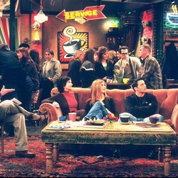 Podcast De Dag: een ode aan Chandler (en Friends)