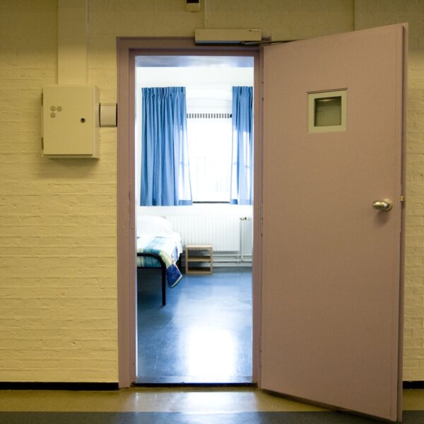 In de zwaarbeveiligde tbs-kliniek: 'Pas als hij stil is, dan wordt hij gevaarlijk'