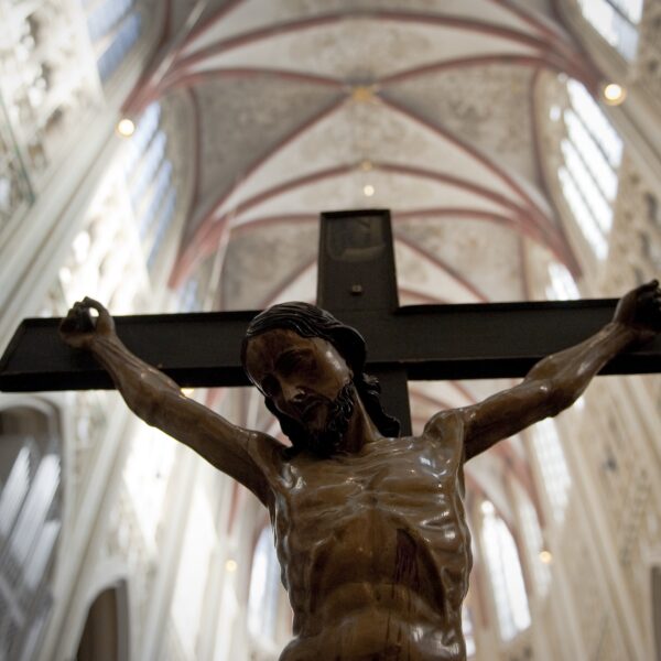 Nieuwsuurverhaal: Godfluencers en volle kerken