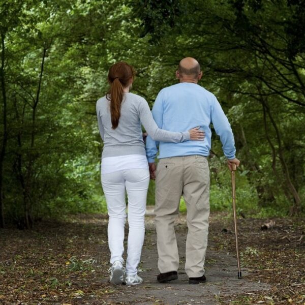 Mart en Tiny bouwen pre-mantelzorgwoning in hun tuin