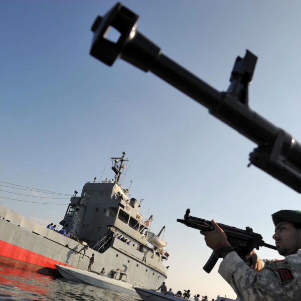 Podcast De Dag: varen door een onveilige Straat van Hormuz