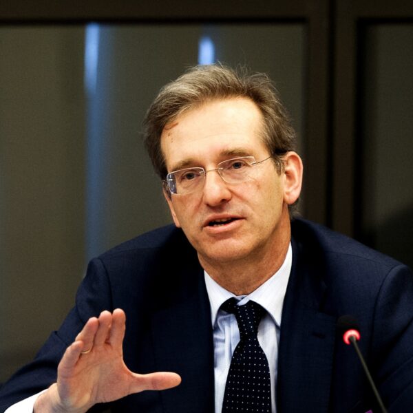 Econoom Lex Hoogduin: 'Gebruik geen eurobonds voor defensie-investeringen'