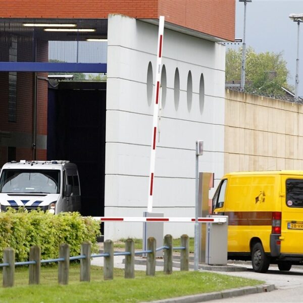 Wat gebeurt er achter de muren van de Penitentiaire Inrichting in Zwolle?