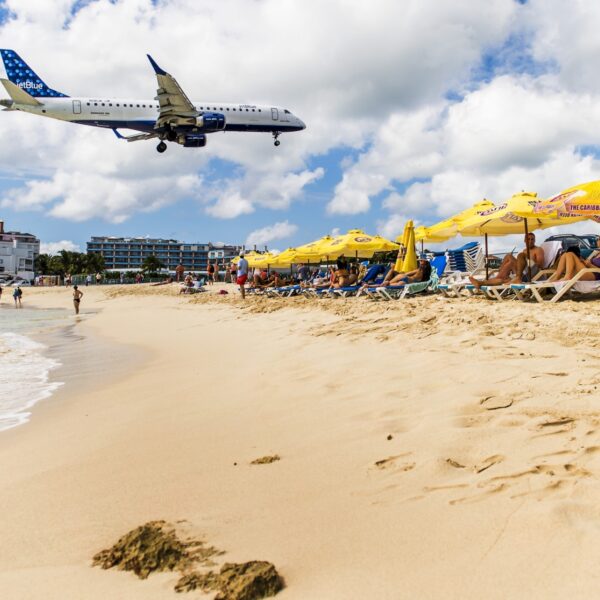 Luchtvaart-expert: 'Wees je bewust van de impact van verre vliegvakanties'