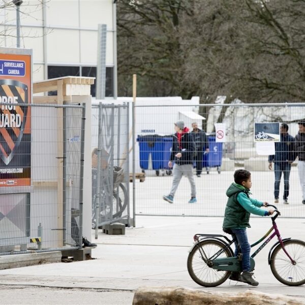 Emir vlucht op 14-jarige leeftijd van Afghanistan naar Nederland