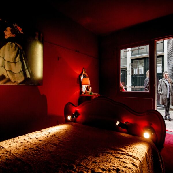 Vereniging van seksbedrijven wil actie tegen malafide escortbureau Nirvana