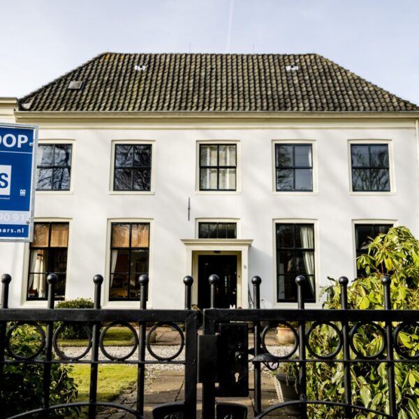 Hypotheekrenteaftrek afschaffen? Prima, zegt econoom, maar verlaag de loonbelasting