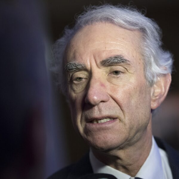 Oud-asielminister Leers luidt noodklok: burgers trekken het niet meer, nu asielaanpak nodig