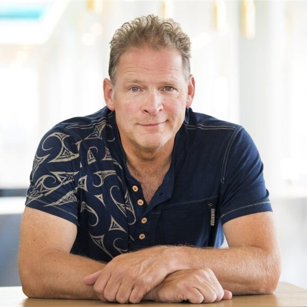 Hef, Erik van Muiswinkel en Elfie Tromp: deze BN’ers doen mee aan het Groot Dictee