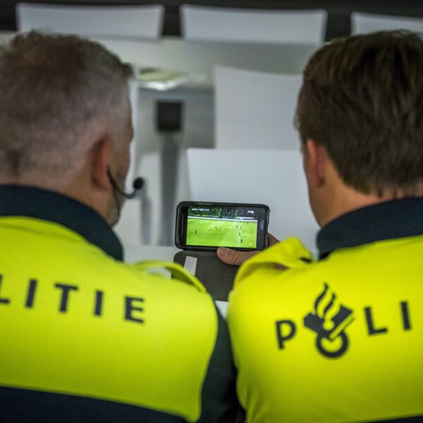 Voorzitter Nederlandse Politiebond over stakingen: 'Balen dat voetbalsupporters de dupe zijn, maar Schoof kan me nu bellen'
