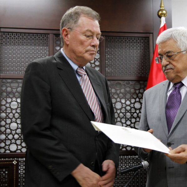Robert Serry: 'Hamas is een vloek', Netanyahu 'min of meer' ook