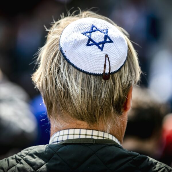 Universitair docent: 'Antisemitisme lijkt soms wel de oudste complottheorie die er is'