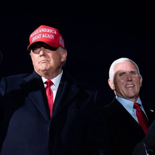 Podcast De Dag: Mike Pence, de vriend die vijand werd