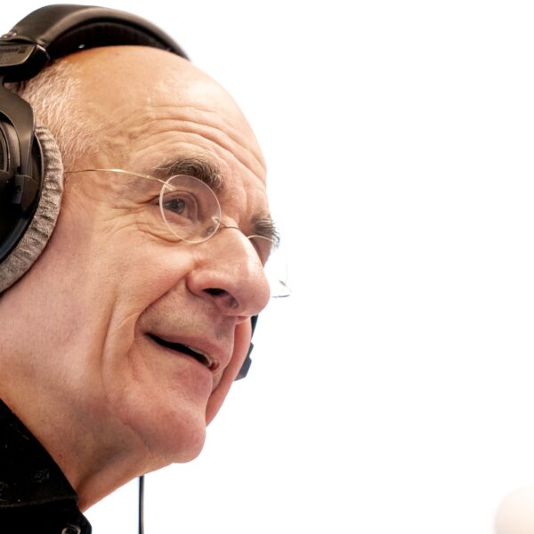 Frits Spits viert 50-jarig radiojubileum: 'Ik ben een geluksvogel'