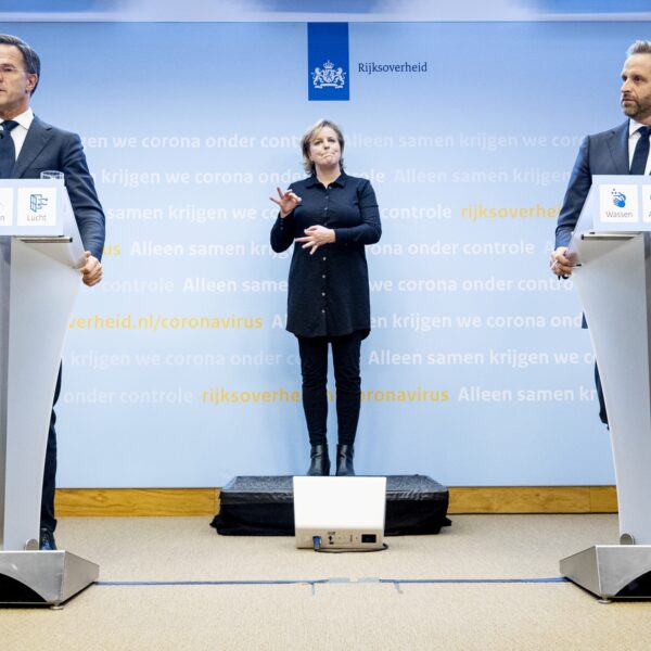 'Laat parlementaire enquête over corona alsnog doorgaan met Tweede- én Eerste Kamerleden'