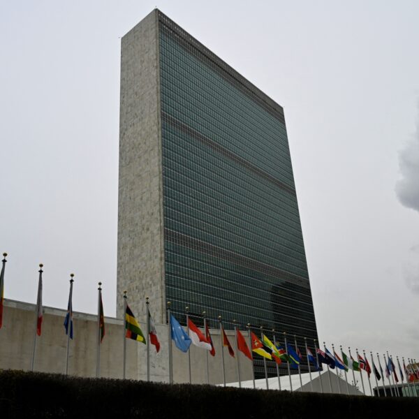 Voormalig NAVO-kabinetschef: sluiten ambassades heeft consequenties voor Nederlandse invloed op wereldtoneel