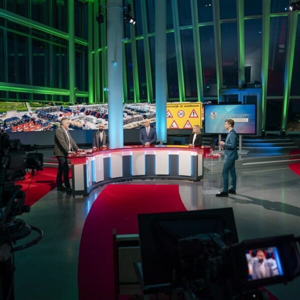 Podcast De Dag: achter de schermen bij verkiezingsdebatten