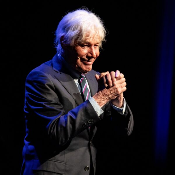 Cabaretier Paul van Vliet overleden, luister Nooit Meer Slapen met Van Vliet terug