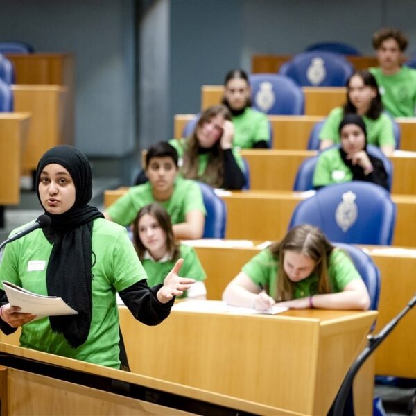 'De politiek mag een voorbeeld nemen aan de jongeren'