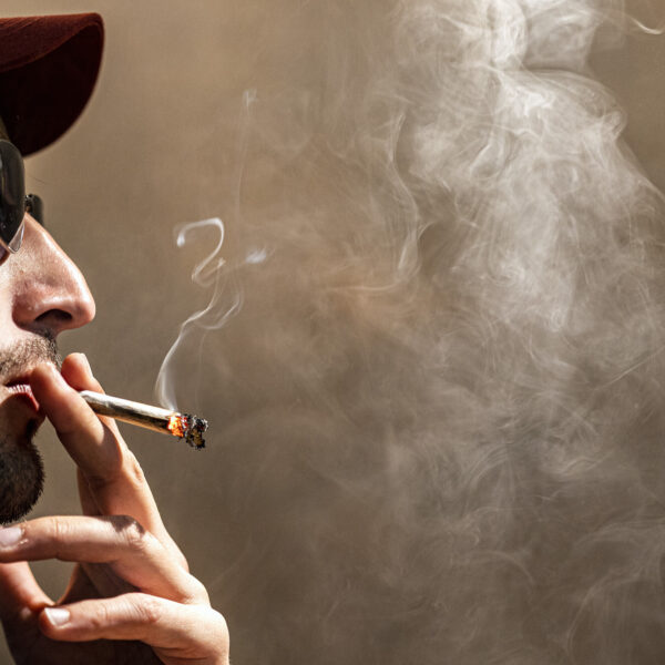 Van een feestje naar een gewoonte: wanneer wordt drugsgebruik een probleem?