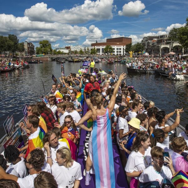 Primeur tijdens Canal Parade Amsterdam: drank- en drugsvrije boot maakt entree