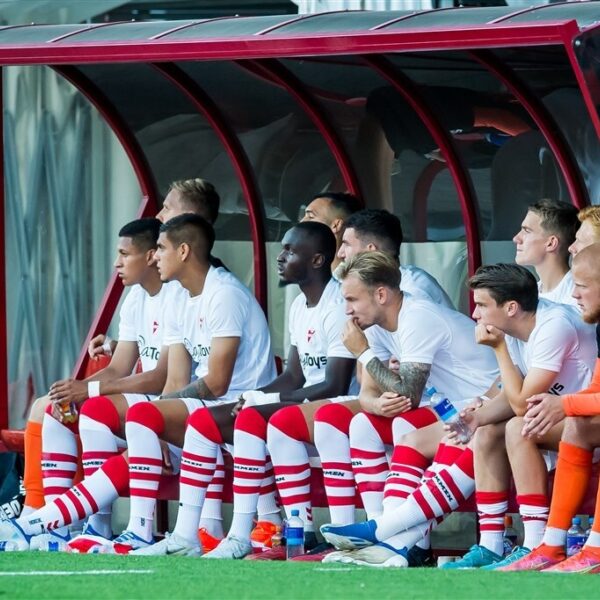 Deze voetbalclub zet alles op alles om het hoofd boven water te houden