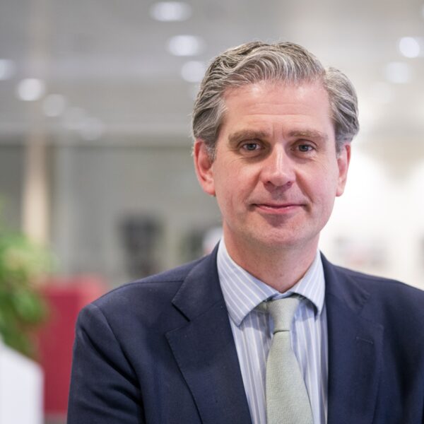 Nieuwe voorzitter Veiligheidsberaad vreest tekort van duizenden opvangplekken voor asielzoekers deze zomer