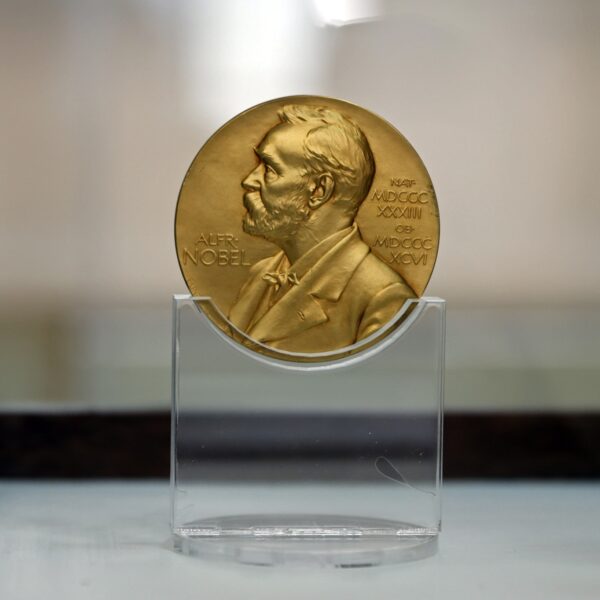 Podcast De Dag: hoe politiek is de Nobelprijs voor de Vrede?