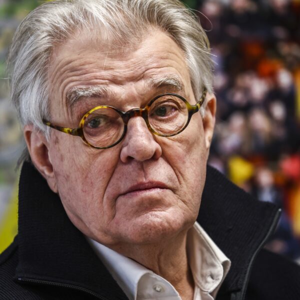 Jeroen Krabbé vond als kind een geheime koffer van zijn moeder met daarin een jodenster