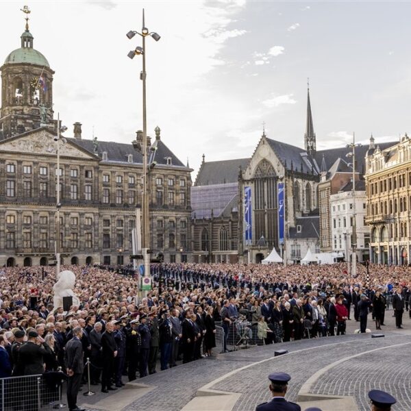 Stand.nl: 'De Nationale Dodenherdenking moet vrij toegankelijk zijn'