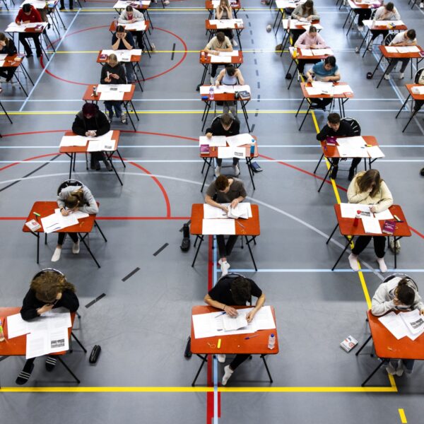 Deze hoogleraar liet ChatGPT examen Nederlands maken en dit gebeurde er