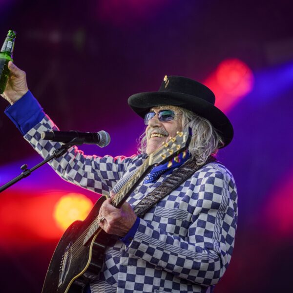 Podcast De Dag: 50 jaar Normaal: høken tot je erbij neervalt