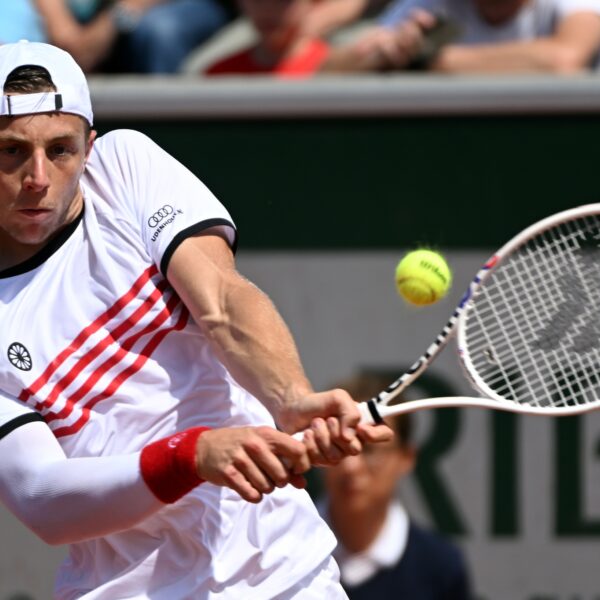 Winst Griekspoor in Parijs komt uit de tenen: 'Hij mist vertrouwen en wedstrijdritme'