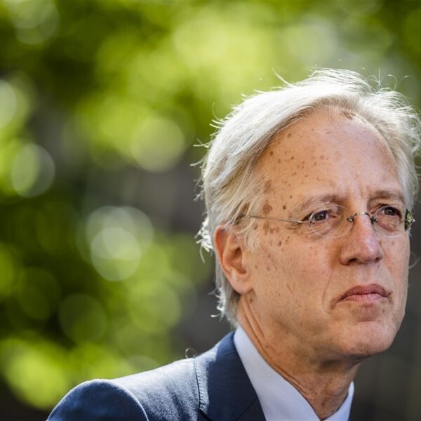 Onderwijsminister Dijkgraaf kritisch op de term pechgeneratie: 'Er zijn ook dingen die deze generatie mee heeft'