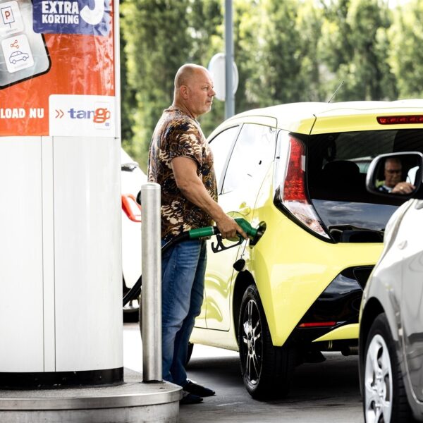 Econoom: er zijn eerlijkere manieren om iets te doen aan de hoge benzineprijzen