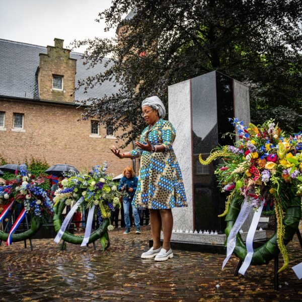Dit slavernijmonument reist deze week door het Zeeuwse Walcheren