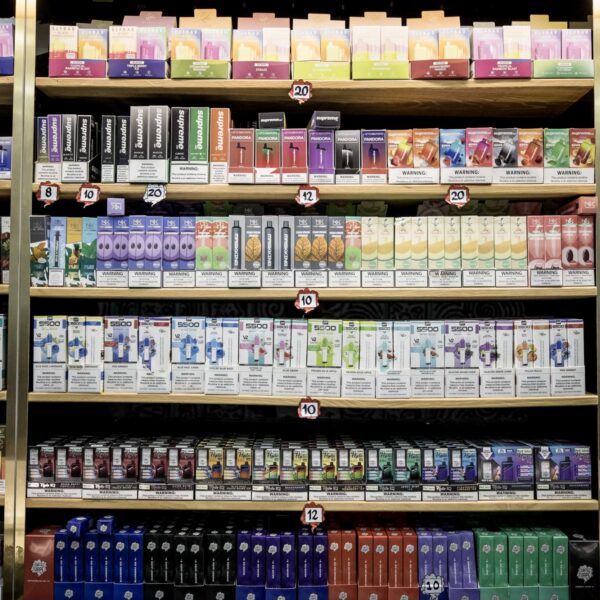 Onbekende gevaren van vapes: wat zit er eigenlijk in die dampwolken?